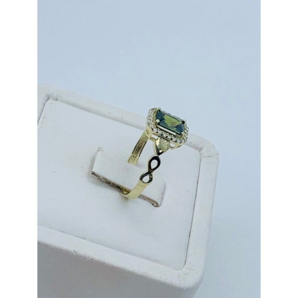 10k Solid Gold Ring Green Birthstone Peridot Augu… - image 3